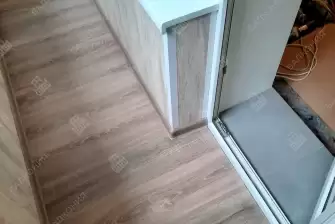 Холодное остекление и отделка П-образного балкона