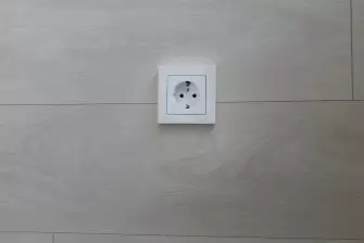 Отделка и остекление Г-образного балкона