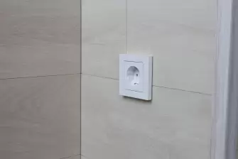 Отделка и остекление Г-образного балкона