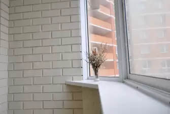 Отделка балкона Лодочка под ключ с холодным остеклением