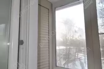 Остекление и отделка балкона ПВХ панелями и ламинатом