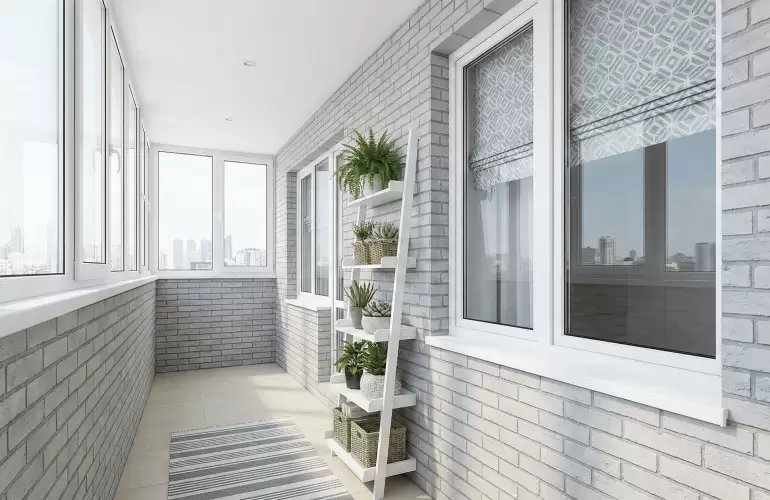 Отделка лоджии гибким светло-серым кирпичом