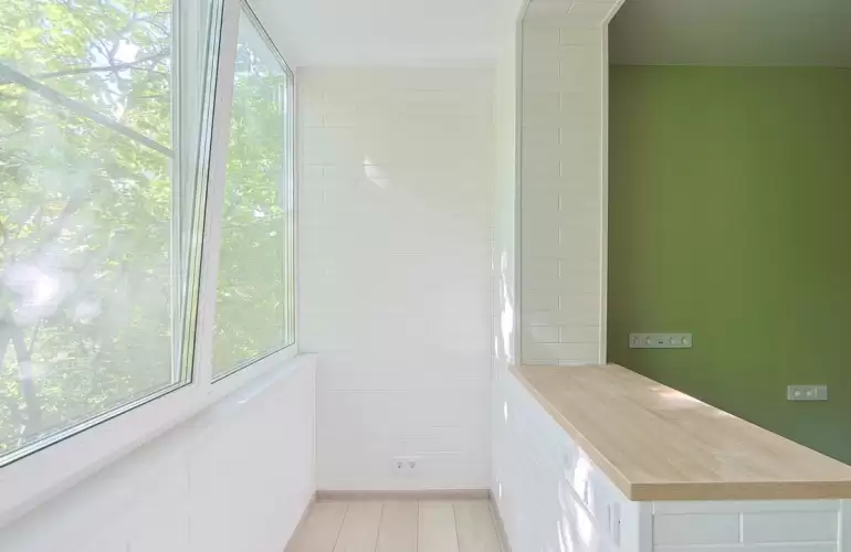 Объединение уютного балкона с комнатой